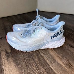 Women’s Hoka Arahi 6 sneakers